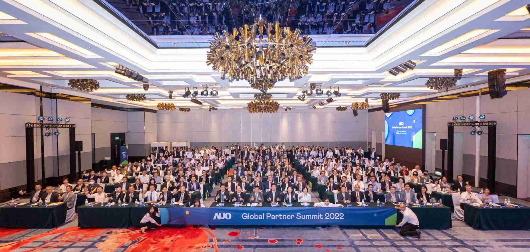 友達推動「安心、、、、創新、、、用心、、、同心、、盡心」五星職旅，，，為菲籍員工打造全方位照護，，，首度贏得「人權實踐與發展領袖獎」殊榮