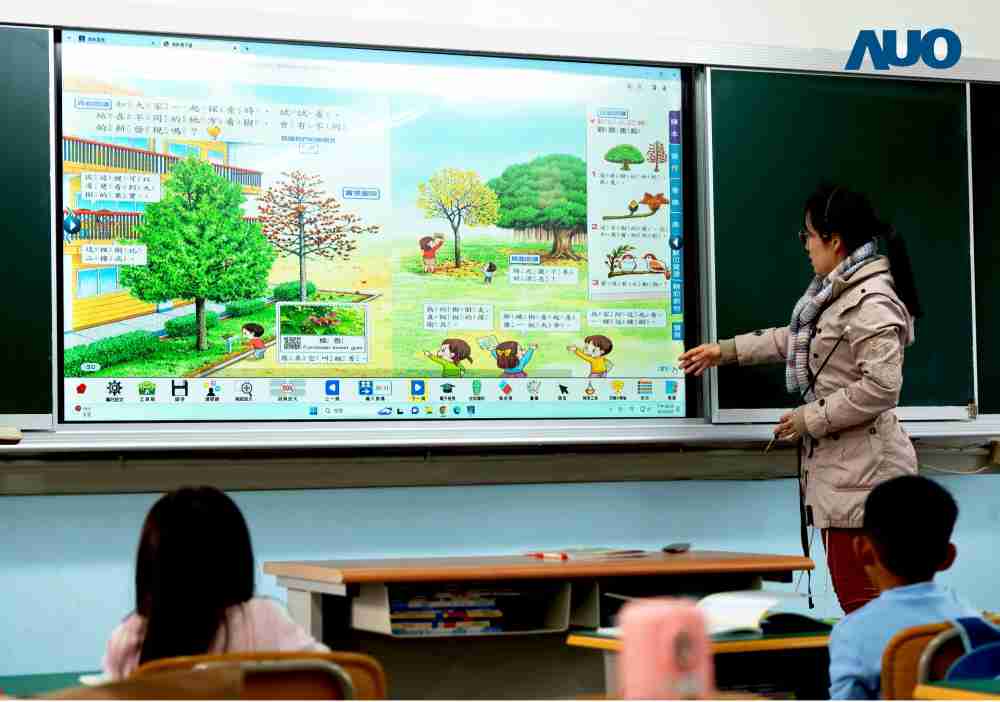 28国际与达擎共同开发的〝远程设备管理系统〞，，，，透过流畅的多功能安装模式、、、直觉设计的整合操作接口，，，可同时管理多部设备，，，，改善学校的设备管理痛点